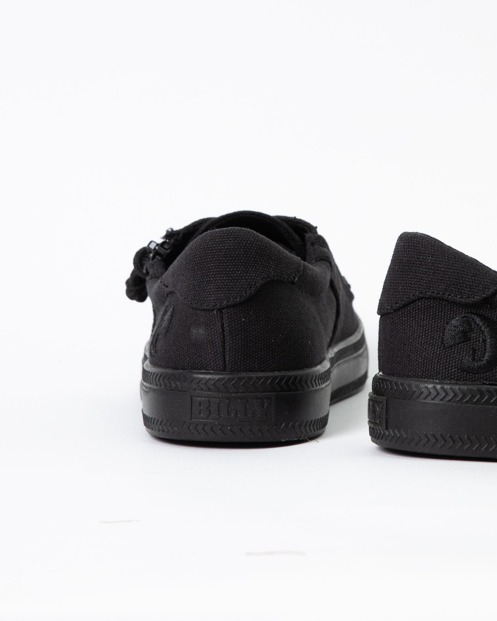 Low Rise Sneaker (Kids) - Black to the Floor